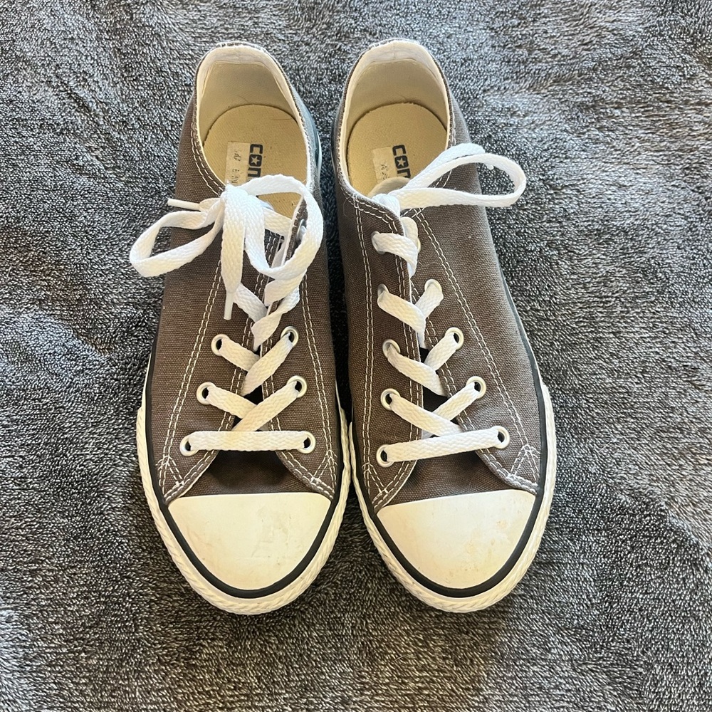 Grey converse